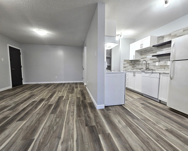 Apartment For Rent 204 - 5313 49 Avenue, Lacombe, 2 Bedrooms, 1 Bathroom