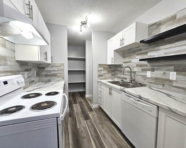 Apartment For Rent 204 - 5313 49 Avenue, Lacombe, 2 Bedrooms, 1 Bathroom