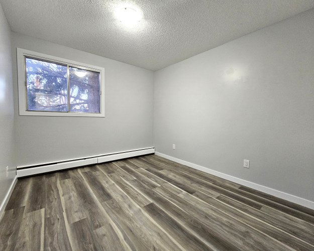 Apartment For Rent 204 - 5313 49 Avenue, Lacombe, 2 Bedrooms, 1 Bathroom