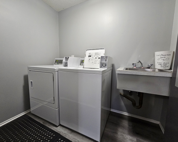 Apartment For Rent 204 - 5313 49 Avenue, Lacombe, 2 Bedrooms, 1 Bathroom