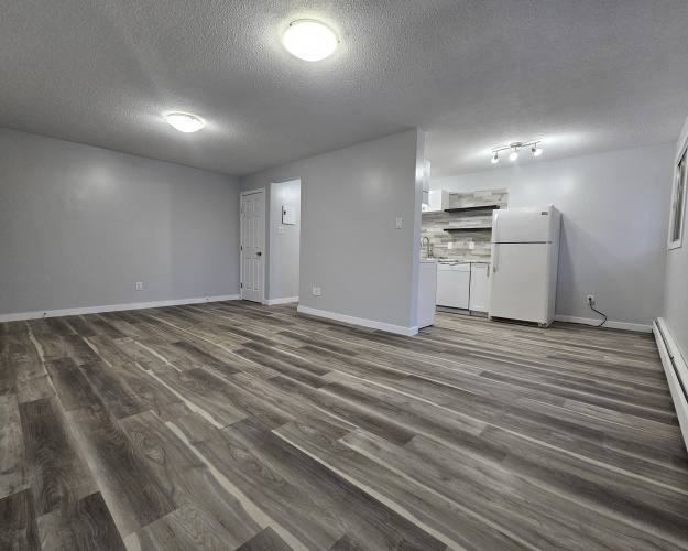 Apartment For Rent 204 - 5313 49 Avenue, Lacombe, 2 Bedrooms, 1 Bathroom