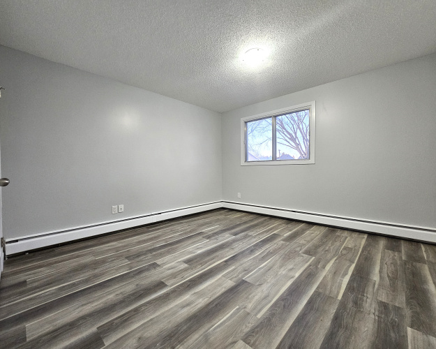 Apartment For Rent 204 - 5313 49 Avenue, Lacombe, 2 Bedrooms, 1 Bathroom