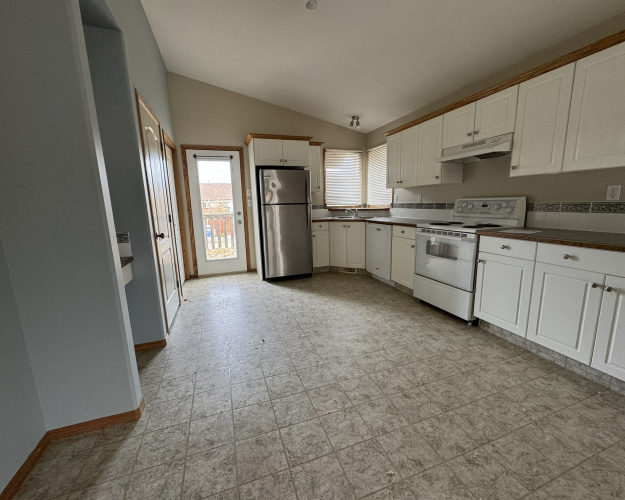House For Rent Main, 48 Leonard Crescent, Red Deer, 3 Bedrooms, 1 Bathroom