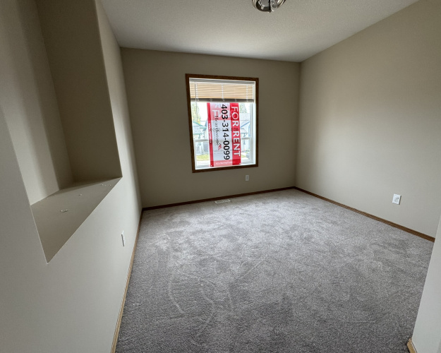 House For Rent Main, 48 Leonard Crescent, Red Deer, 3 Bedrooms, 1 Bathroom