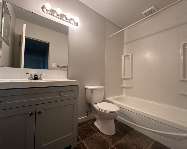 Apartment For Rent 301, 5301 46 Ave, Red Deer, 2 Bedrooms, 1 Bathroom