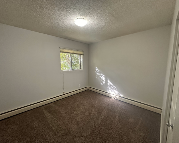 Apartment For Rent 301, 5301 46 Ave, Red Deer, 2 Bedrooms, 1 Bathroom