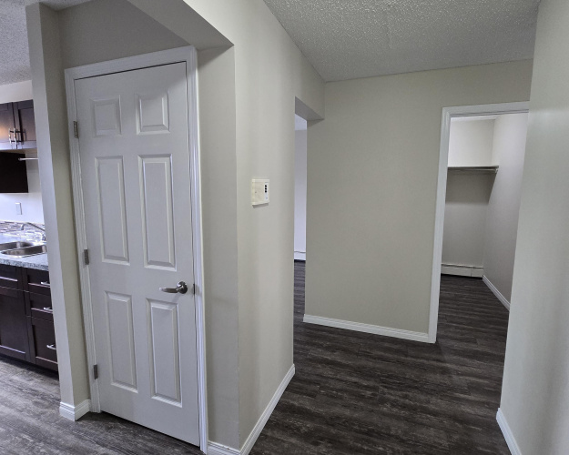 Apartment For Rent 305, 4728-55 Street, Red Deer, 2 Bedrooms, 1 Bathroom