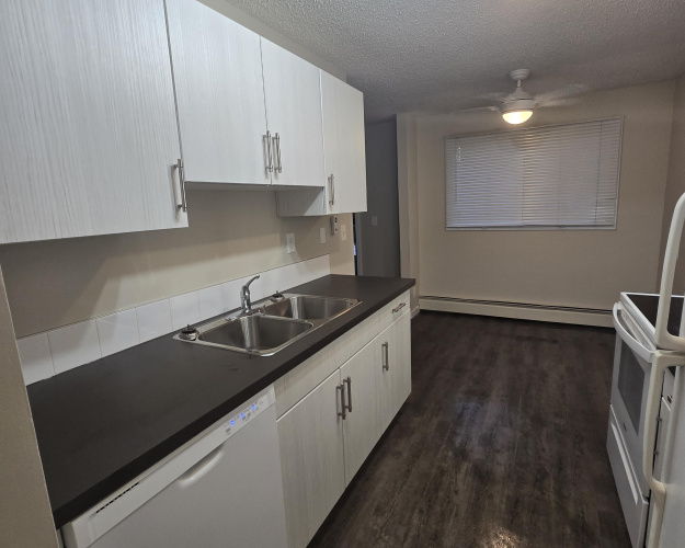 Apartment For Rent 204, 4728-55 Street, Red Deer, 1 Bedroom, 1 Bathroom