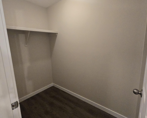 Apartment For Rent 204, 4728-55 Street, Red Deer, 1 Bedroom, 1 Bathroom