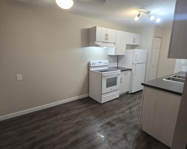 Apartment For Rent 204, 4728-55 Street, Red Deer, 1 Bedroom, 1 Bathroom