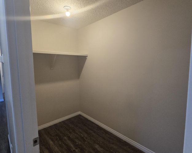 Apartment For Rent 102, 4728-55 Street, Red Deer, 2 Bedrooms, 1 Bathroom