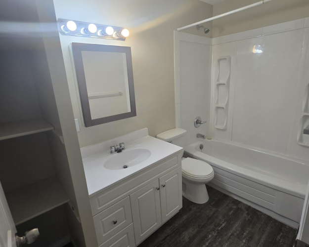 Apartment For Rent 102, 4728-55 Street, Red Deer, 2 Bedrooms, 1 Bathroom