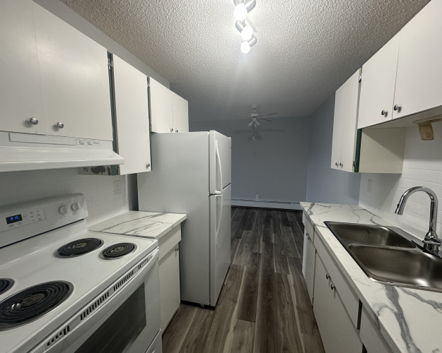 Apartment For Rent 211, 5628 - 58 Street, Lacombe, 3 Bedrooms, 1.5 Bathrooms