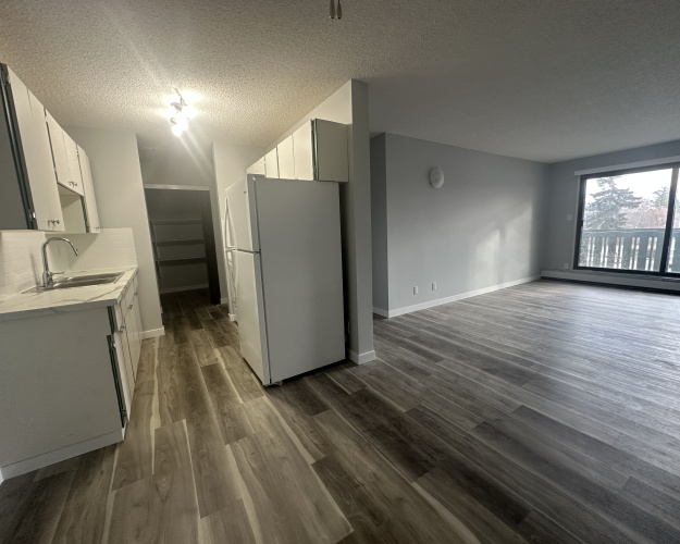 Apartment For Rent 211, 5628 - 58 Street, Lacombe, 3 Bedrooms, 1.5 Bathrooms