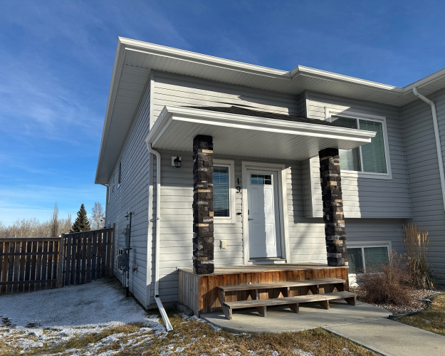 Duplex For Rent 19 Old Boomer Road, Sylvan Lake, 4 Bedrooms, 3 Bathrooms
