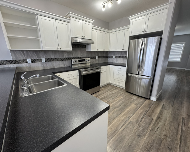 Duplex For Rent 19 Old Boomer Road, Sylvan Lake, 4 Bedrooms, 3 Bathrooms