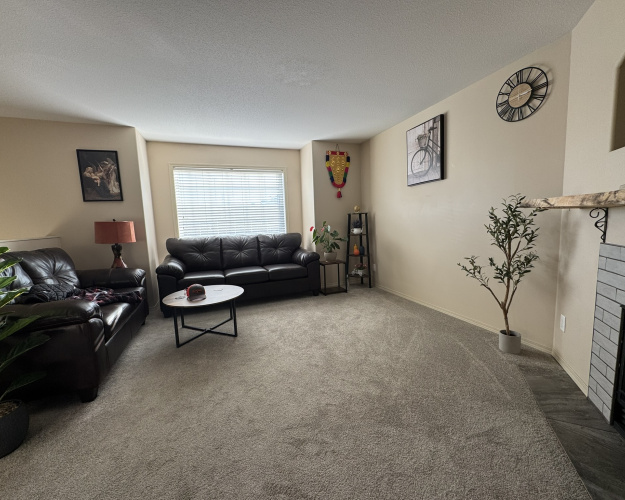 House For Rent 99 Ponderosa Avenue, Blackfalds, 5 Bedrooms, 3 Bathrooms