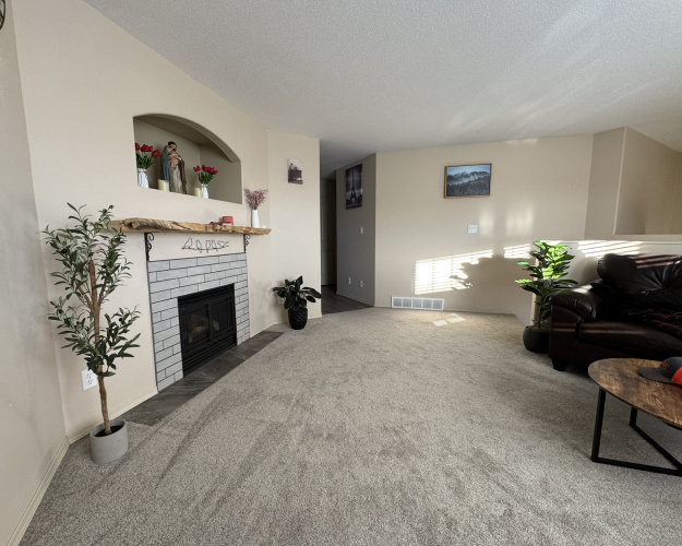 House For Rent 99 Ponderosa Avenue, Blackfalds, 5 Bedrooms, 3 Bathrooms