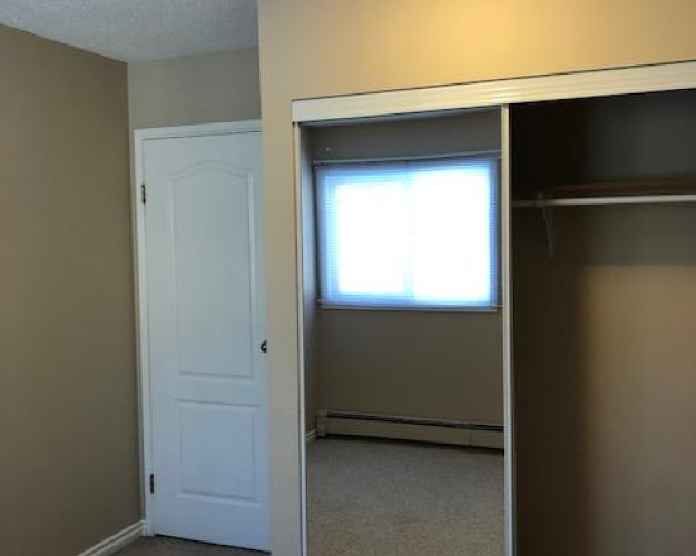 Apartment For Rent 305 - 5920 60A Street, Red Deer, 2 Bedrooms, 1 Bathroom
