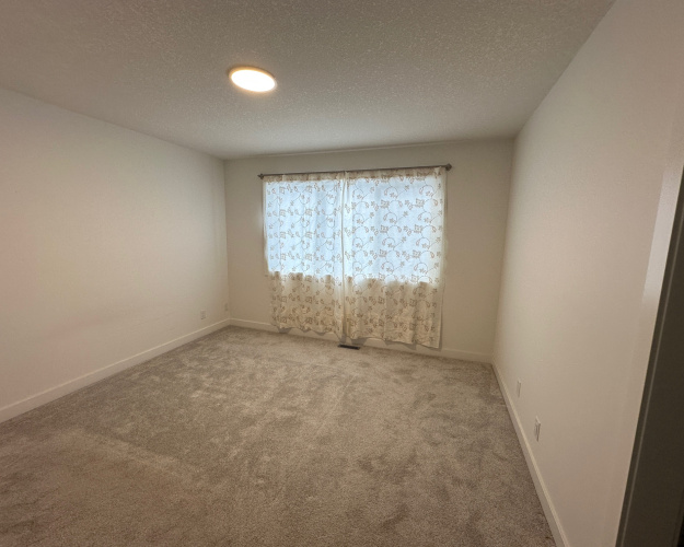 Duplex For Rent 17 Inglis Cres, Sylvan Lake, 3 Bedrooms, 2.5 Bathrooms