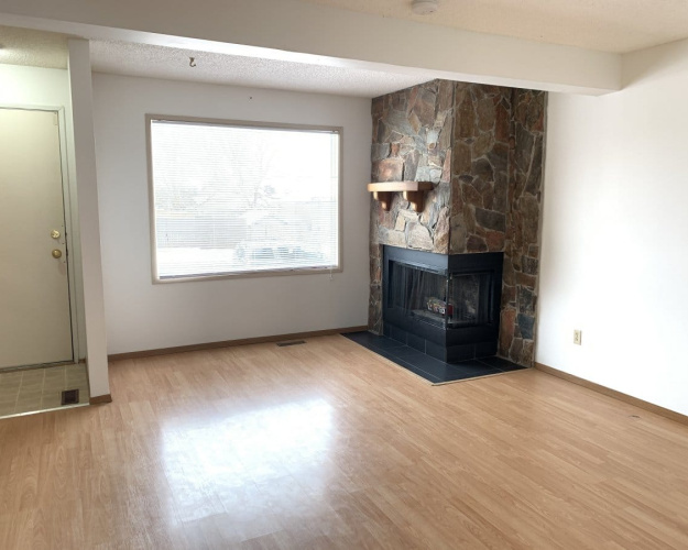 Townhouse For Rent 15C Grant Street, Red Deer, 3 Bedrooms, 1.5 Bathrooms