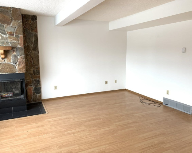 Townhouse For Rent 15C Grant Street, Red Deer, 3 Bedrooms, 1.5 Bathrooms