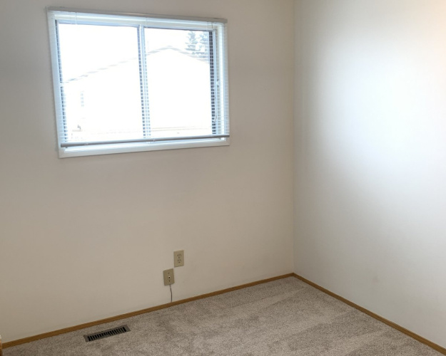 Townhouse For Rent 15C Grant Street, Red Deer, 3 Bedrooms, 1.5 Bathrooms