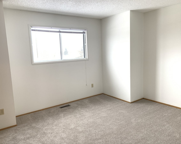 Townhouse For Rent 15C Grant Street, Red Deer, 3 Bedrooms, 1.5 Bathrooms