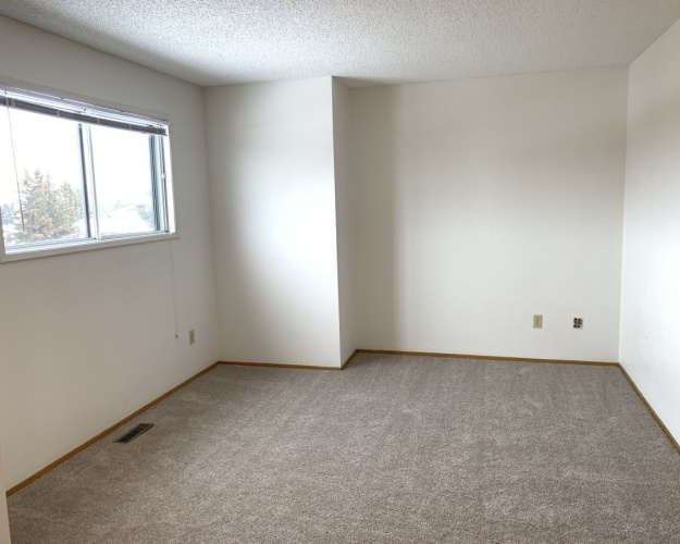 Townhouse For Rent 15C Grant Street, Red Deer, 3 Bedrooms, 1.5 Bathrooms