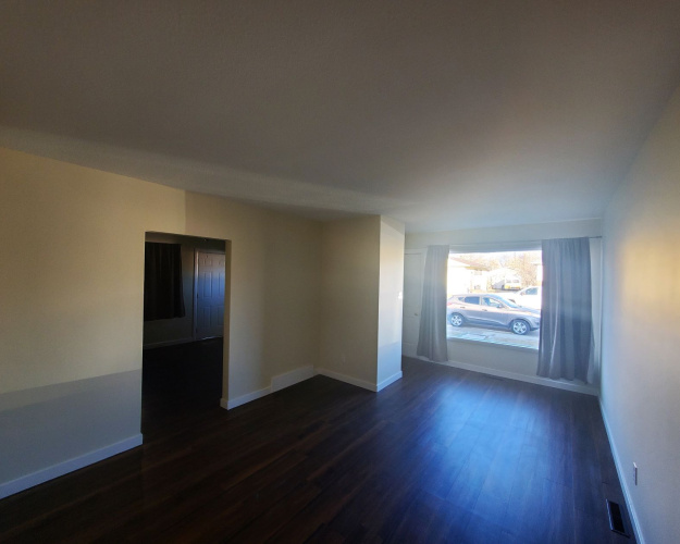 Duplex For Rent 5131 44 Street, Red Deer, 2 Bedrooms, 1 Bathroom