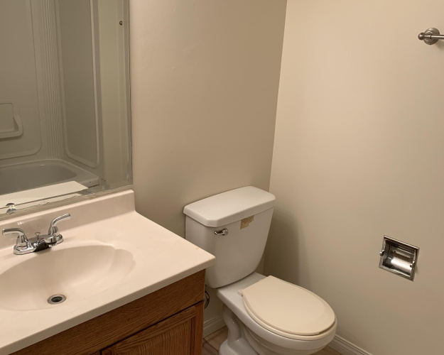 Fourplex For Rent D, 5827-52 Avenue, Red Deer, 3 Bedrooms, 1 Bathroom