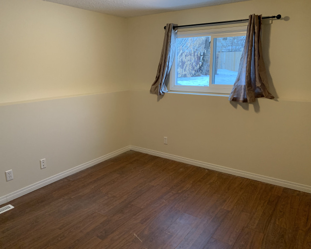 Fourplex For Rent D, 5827-52 Avenue, Red Deer, 3 Bedrooms, 1 Bathroom