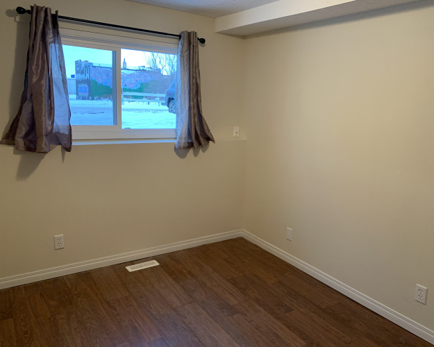 Fourplex For Rent D, 5827-52 Avenue, Red Deer, 3 Bedrooms, 1 Bathroom
