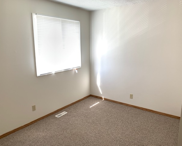 Townhouse For Rent F3 - 35 Nash Street, Red Deer, 3 Bedrooms, 1 Bathroom